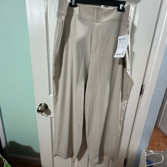 Athleta woman’s Cream Wide Leg Pants. NWT - Picture 16 of 16